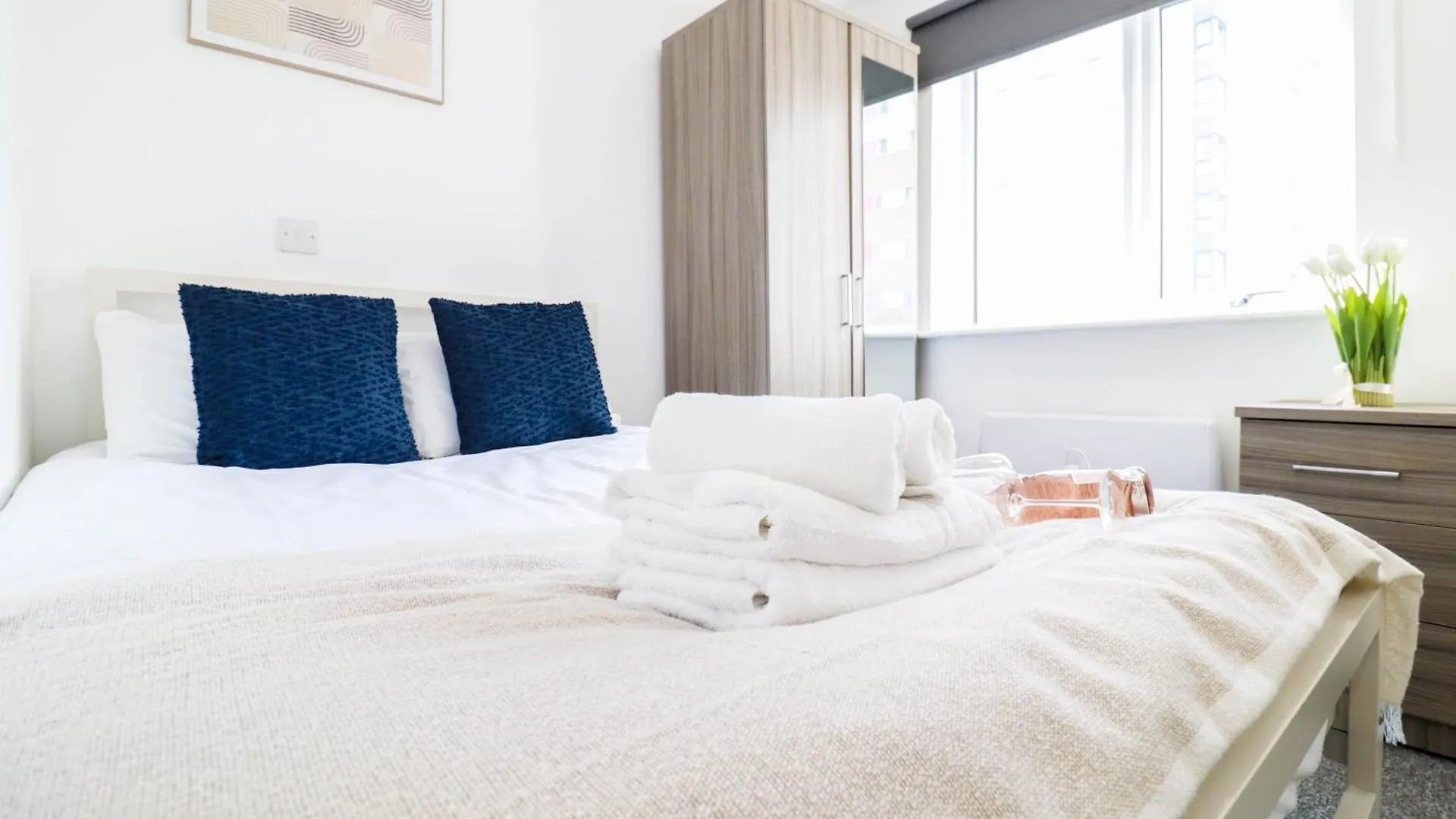 Charming Flats In Southampton Apartment